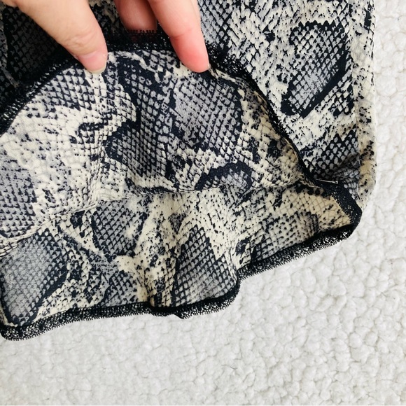 Lovestitch Women's snake print spaghetti strap camisole with lace accent, Sz S - Picture 11 of 11